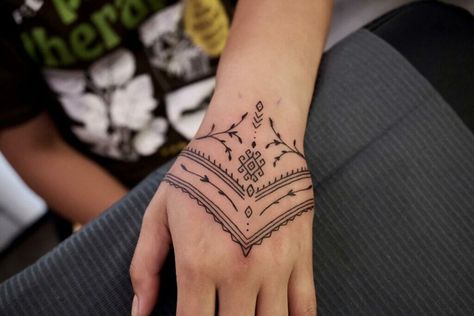 Filipino Hand Tattoo, Filipino Style Tattoo, Filipino Tattoos Women Traditional, Filipino Tribe Tattoo, Tattoo Forearm Ideas, Filipino Tattoo Ideas, Traditional Filipino Tattoo, Filipino Tattoo, Tattoos Inspo