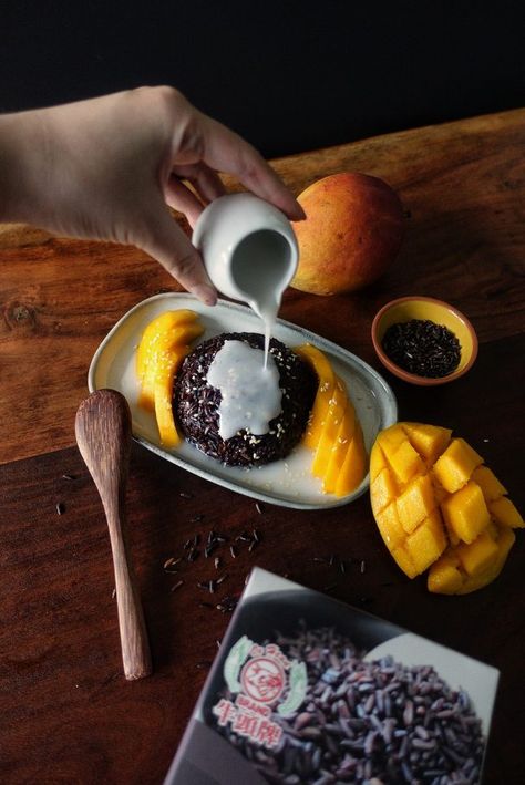 Easy Black Rice & Mango Dessert Black Rice Dessert, Black Sticky Rice, Make Coconut Milk, Rice Desserts, Mango Pudding, Easy Rice, Mango Dessert, Mango Sticky Rice, Coconut Sauce