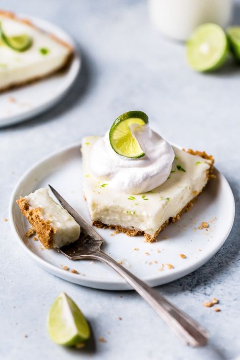 Key Lime Yogurt Pie Skinnytaste Desserts, Key Lime Yogurt Pie, Key Lime Yogurt, Yogurt Pie, Mixed Berry Pie, Key Lime Cheesecake, Keylime Pie Recipe, Lime Cheesecake, Types Of Desserts