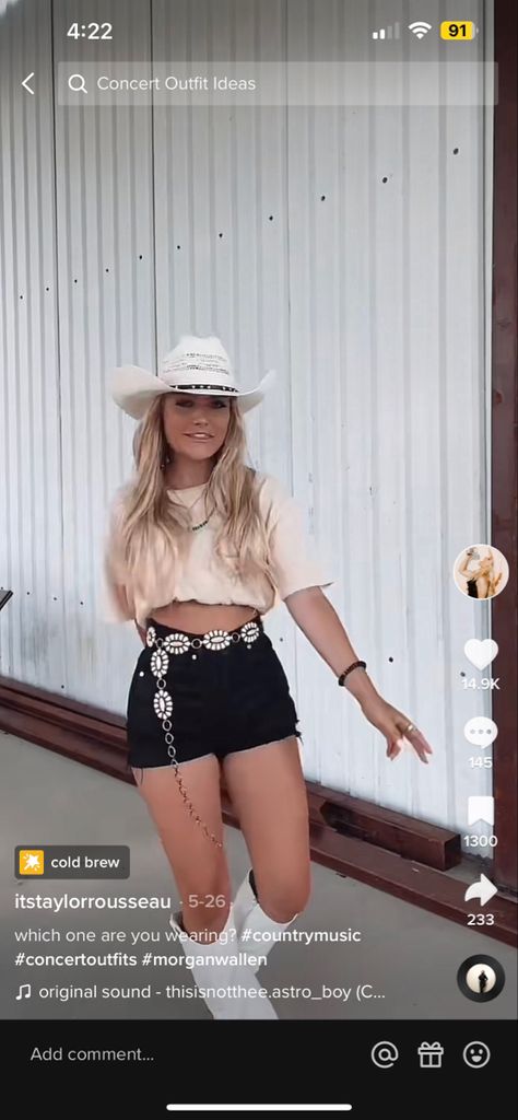 Rodeo Outfits Shorts, Western Outfits Women Shorts, White Cowgirl Boots Outfit, Nashville Fits, Houston Rodeo Outfit, Black Shorts Outfit, White Cowgirl Boots, Nashville Outfit, Cowgirl Boots Outfit