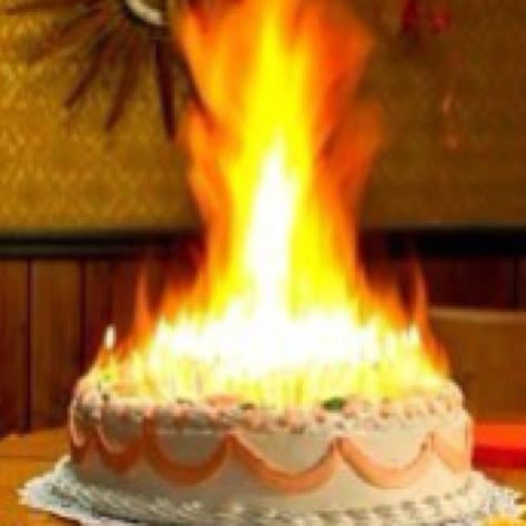 Birthday cake on FIRE!!!! ; ) Cake Meme, Fire Cake, Birthday Cake Gif, Funny Birthday Cakes, Birthday Wishes Funny, Happy Birthday Messages, Birthday Meme, Cake Designs Birthday, Happy Birthday Images