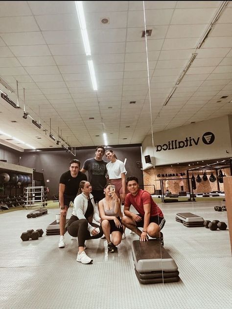 friends | gym time | workout | fun Group Class Workout, Group Fitness Aesthetic, Friends Working Out, Gym With Friends Aesthetic, Gym Friends Aesthetic, Gym With Friends, Working Out With Friends, Workout Friends, Gym Girlies