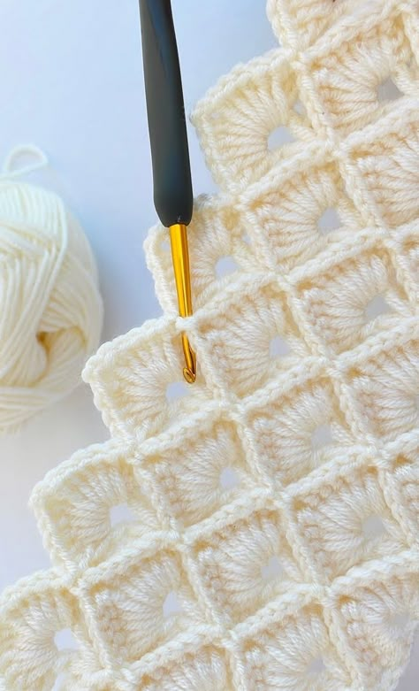 Crochet Box Stitch Squares Pattern – Tutorials & More Crochet Box Stitch, شال كروشيه, Crochet Box, Crochet Blanket Designs, Easy Crochet Stitches, Haken Baby, Crochet Stitches For Beginners, Crochet Instructions, Crochet Stitches Tutorial