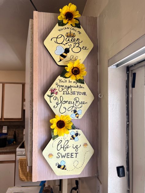 Honey Kitchen Decor, Bubble Bee Craft, Bumble Bee Kitchen Decor, Bee Signs Ideas, Diy Bumble Bee, Bumble Bee Wall Art, Bumble Bee Decor, Bumblebee Decor, Hexagon Decor