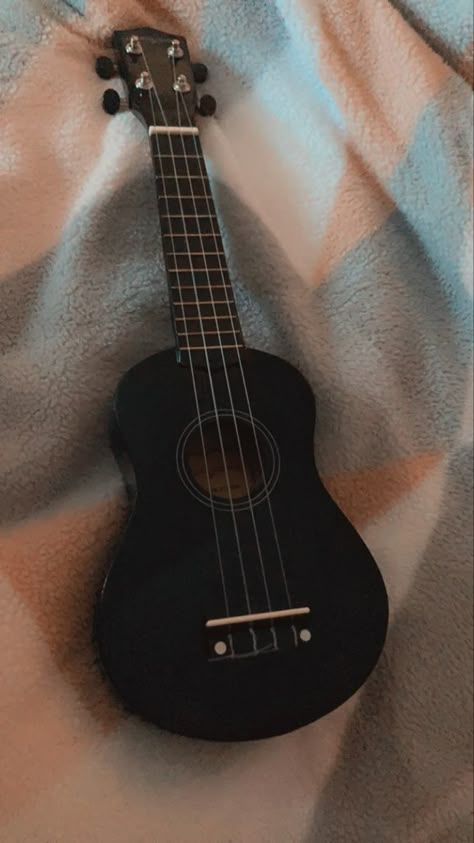 Ukulele Aesthetic, Ukulele Soprano, Piano Video, Guitar Obsession, Guitar Photos, Handmade Gifts Diy, Allen Walker, Ukulele Chords, Best Lyrics Quotes