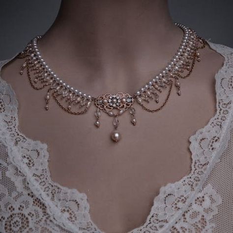 Fantasy Princess Jewelry, Royal Necklace Aesthetic, Victorian Jewelry Aesthetic, Victorian Necklace Aesthetic, Princess Aesthetic Jewelry, Regency Era Necklace, Brigerton Jewelry, Antique Jewelry Aesthetic, Medieval Jewelry Necklaces