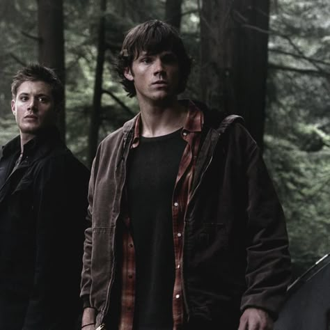 Sam And Dean Costume, Supernatural Show Aesthetic, Supernatural Outfits Ideas, Dean Winchester Aesthetic Outfit, Supernatural Aesthetic Outfit, Supernatural Outfit Ideas, Sam Winchester Outfit, Supernatural Costume, Jacen Solo