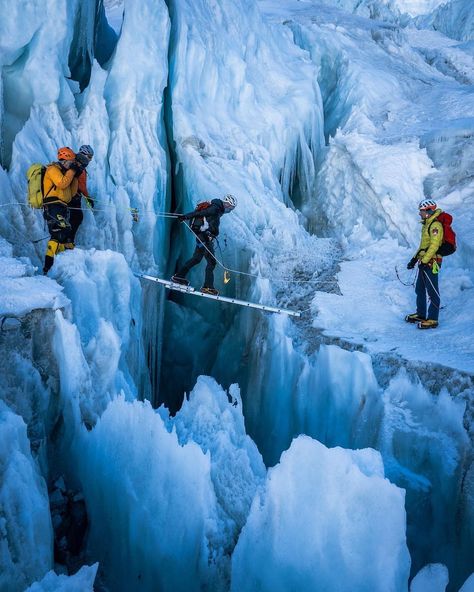 Mountain Planet’s Instagram post: “@eliasaikaly : Dorjee Gyelzen showing us how it’s done. . 📸 by @sherpapk . #Mountainplanet #mountaineering #mountains #hiking #trekking…” Mount Everest Photography, Mount Everest Summit, Everest Summit, Mountains Hiking, Adventure Sports, Extreme Sports, Mountaineering, Show Us, Social Media Design