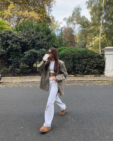 London Ootd, Satin Skirts, Mode Ulzzang, White Wardrobe, White Look, Autumn Look, Summer Staples, Outfit Inspo Fall, Autumn Outfit