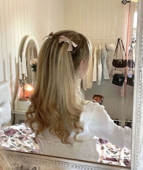 Winter Hair Trends, Hairstyle Examples, Bow Hairstyle, School Hair, Peinados Fáciles Para Cabello Corto, Ribbon Hairstyle, Hairstyle Inspo, Hair Stylies, Hair Stylist Life