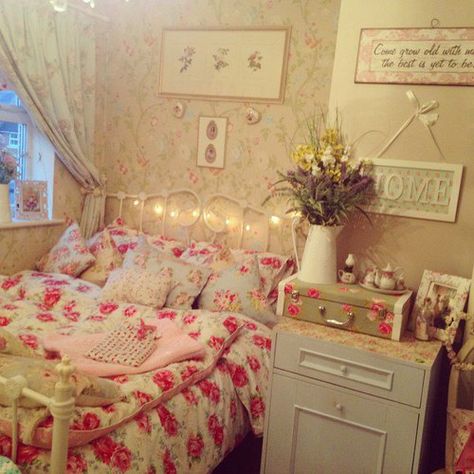 beautiful, bedroom, and home image Chic Bedrooms, Tumblr Room, Pastel Interior, Girly Room, Pretty Room, Dreamy Room, Dream Room Inspiration, Art Antique, Pink Pastel