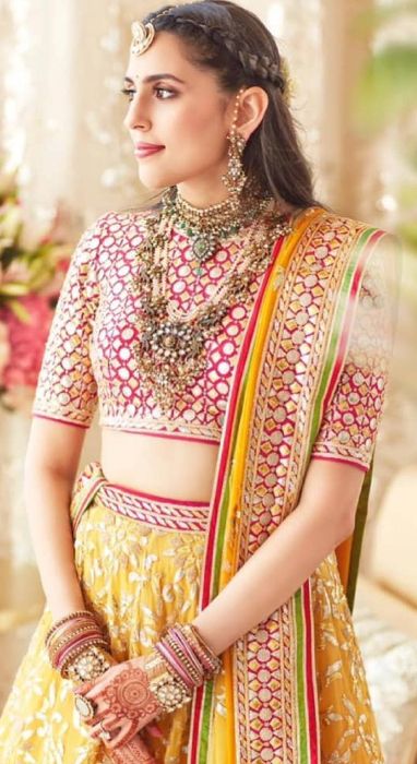 Abujanisandeepkhosla Lehenga, Ambani Family, Shloka Mehta, Nita Ambani, Mehendi Outfits, Anamika Khanna, Bridal Lehenga Collection, Lehenga Collection, Indian Lehenga