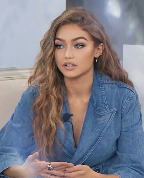 Gigi Hadid Beauty, Stile Kendall Jenner, Gigi Hadid Looks, Gigi Hadid Outfits, Gigi Hadid Style, Blonde Hair Inspiration, Hadid Style, Dark Blonde, Gigi Hadid