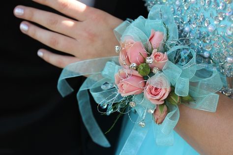 Prom Corsage And Boutonniere, Prom Corsage, Prom 2014, Prom 2016, Dream Prom, Corsage And Boutonniere, Corsage Prom, Prom Flowers, Prom Ideas