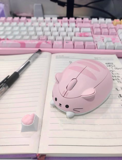 Study Pink Aesthetic, Fancy Keyboard, Cute Keyboards, Pink Academia, Cute Tech, Colorful Room Decor, Dream Setup, Pink Kawaii, Kawaii Things