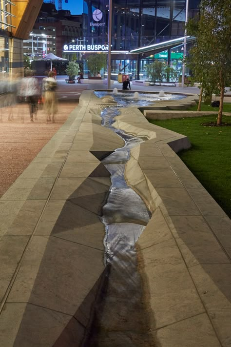 Yagan Square « Landezine International Landscape Award LILA Urban Landscape Design Public Spaces Water Features, Public Square Architecture, Public Square Design, Urban Square Design, Square Landscape Design, Waterscape Design, Landscape Urbanism, Commercial Landscape Design, Streetscape Design