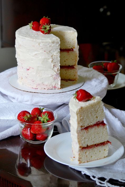 Obsessive Cooking Disorder: White Strawberry Almond Cake with Cream Cheese Buttercream Almond Cake With Strawberry Filling, Strawberry Almond Cake, Almond Wedding Cakes, White Almond Cakes, Strawberry Wedding Cakes, Wedding Cake Frosting, Strawberry Cream Cakes, Strawberry Almond, Wedding Cake Flavors