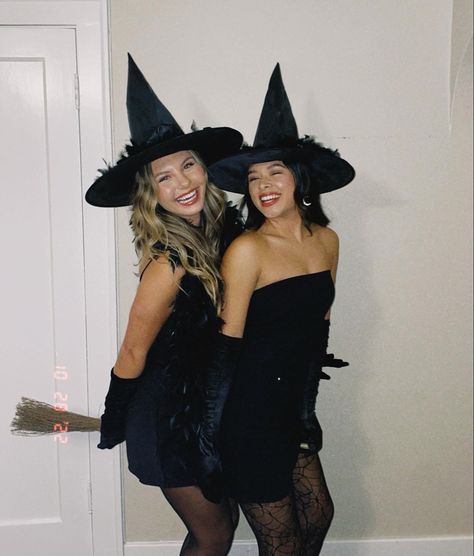 Halloween costume, witch costume, cute 90s Witch Costume, Black Mini Dress Costume Ideas, Witch And Cat Costume, Witch And Black Cat Costume, Witch Halloween Costume Aesthetic, Halloween Pose Reference, Witchy Halloween Costumes, Witch Costumes Halloween, Witch Costume Aesthetic