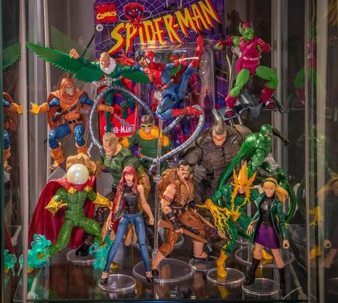 Comic Book Wall Display, Nerd Room Ideas, Action Figure Display Case, Retro Marvel, Nerd Decor, Spiderman Action Figure, Marvel Room, Geek Room, Marvel Legends Action Figures