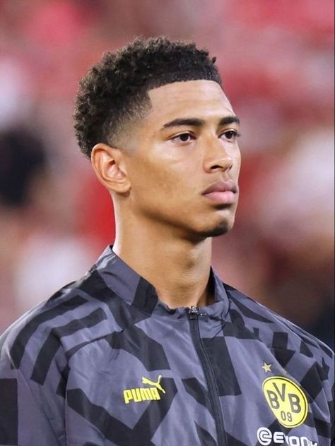 jude bellingham Taper Fade Short Hair, England Football Players, Handsome Football Players, Black Hair Cuts, Football Players Images, Soccer Boyfriend, Football Boyfriend, Black Men Haircuts, Jude Bellingham