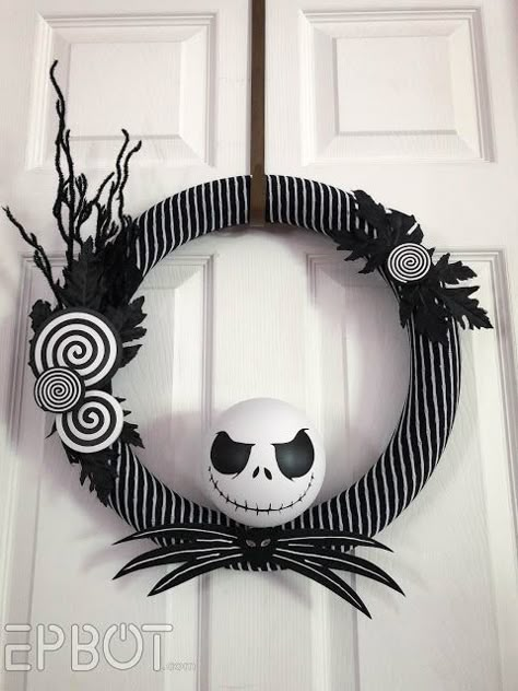 Jack Skellington Wreath, Diy Jack Skellington, Nightmare Before Christmas Wreath, Nightmare Before Christmas Ornaments, 11 January, Goth Christmas, Nightmare Before Christmas Decorations, Diy Halloween Wreath, Nightmare Before Christmas Halloween