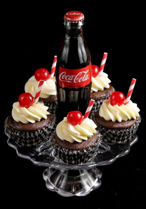 Finished, Done, Ready to take and eat.  A party in your mouth ... anyone want a slightly used Coke bottle?  :) Coca Cola Cupcakes, Cola Cupcakes, Coca Cola Party, Cola Recipe, John Pemberton, Cola Cake, Coke Bottle, Chocolate Cake Mixes, Food Cakes