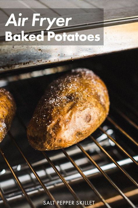 Oven Baked Potatoes Recipes, Quick Baked Potato, Skillet Food, Pepper Skillet, Cooking Baked Potatoes, Crispy Baked Potatoes, Air Fryer Baked Potato, Perfect Baked Potato, Making Baked Potatoes