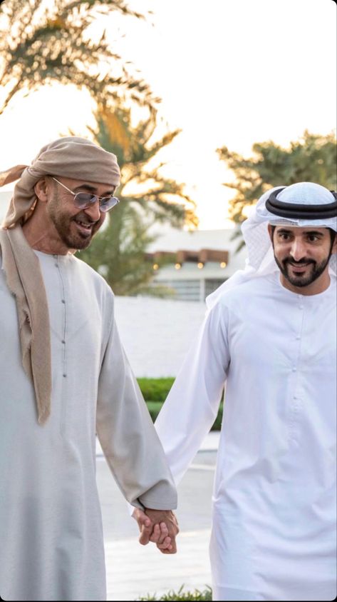 Sheikh Mohammed Bin Zayed, Mohammed Bin Zayed, History Uae, Arab Men Fashion, Prince Of Dubai, Dubai Beach, Beautiful Green Eyes, Handsome Men Quotes, Royal Family Pictures