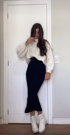 Long Dress Ootd, Long Black Bodycon Skirt Outfit, Conservative Aesthetic Outfits, Conservative Fashion Modest Clothing, Easy Classy Outfits, Autumn Outfits Long Skirt, Sweater With Long Skirt Outfit, Cute Conservative Outfits, 00s Mode