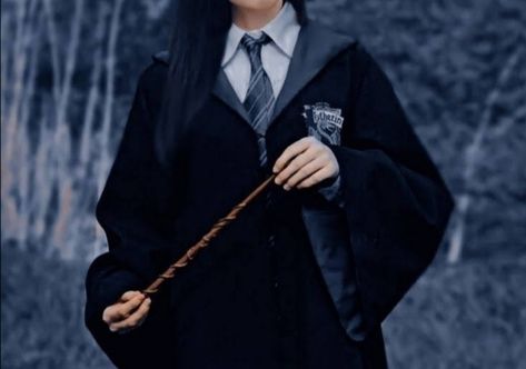 Ravenclaw Uniform Female Aesthetic, Helena Ravenclaw Aesthetic, Dark Ravenclaw Aesthetic, Ravenclaw Robes, Ravenclaw Aesthetic Outfit, Ravenclaw Outfit Aesthetic, Ravenclaw Aesthetics, Ravenclaw Uniform, Harry Potter Uniform