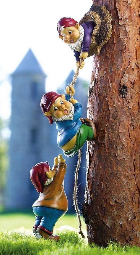 Climbing Gnomes Tree Decor Gnomes Tree, Faeries Gardens, Fairy Tree, Gnome House, Fairy Garden Diy, Outdoor Statues, Miniature Fairy, Miniature Fairy Gardens, Gnome Garden