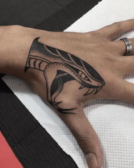 Snake Hand Tattoo Men, Snake Tattoos Men, Snake On Hand, Guide Tattoo, Snake Tattoo Ideas, Snake Tattoo Meaning, Traditional Snake, Snake Heads, Traditional Snake Tattoo