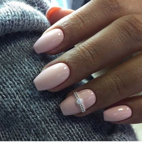 Pink Short Ballerina Nails, Ballerina Short Nails Designs, Cute Ballerina Nails Short, Nails Ballerina Short, Ballerina Short Nails, Pale Nail Colors, Ballerina Pink Nails, Short Ballerina Nails, Mountain Nails