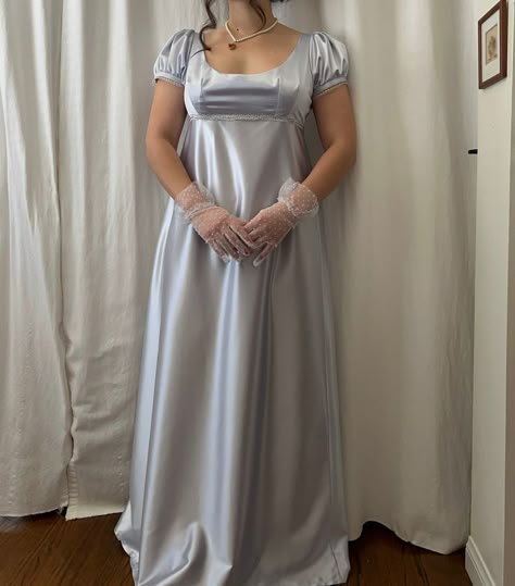 Grey Regency Dress, Regency Empire Dress, Lady Bridgerton Dress, Bridgerton Dresses Plus Size, 1810s Dress Regency Gown, Regency Era Dresses Evening Gowns, Regency Dress Bridgerton, Regency Ball Aesthetic, Bridgerton Dresses Inspired Party