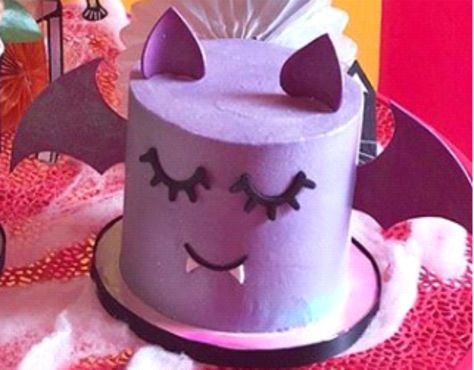 Purple Bat Cake Bat Birthday Party, Bat Cake Birthday, Vampire Cake Ideas, Bat Birthday Cake, Bat Cakes Birthday, Vampire Cakes Birthday, Bat Cake Halloween, Bat Shaped Cake, Purple Halloween Cake