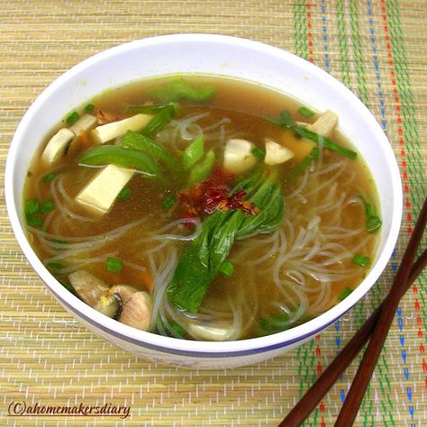 /vegetable.clear.soup Clear Noodles, Soup With Rice, Asian Soup Recipes, Indian Soup, Clear Soup, Vegetarian Soup Recipes, Rice Vermicelli, Asian Soup, Noodle Soup Recipes