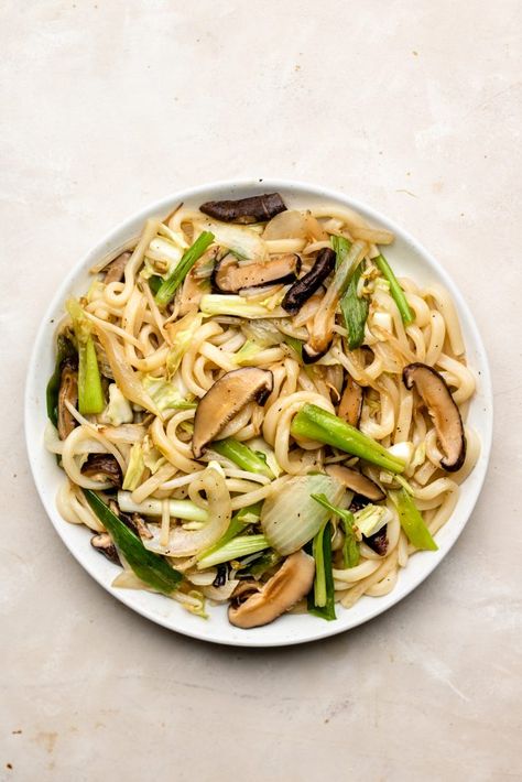 Udon Noodles Vegetarian, Udon Noodle Recipe Vegetarian, Tofu Udon, Tofu Udon Noodles, Vegetable Yaki Udon, Tempeh Stir Fry, Fried Udon, Yaki Udon, Udon Recipe