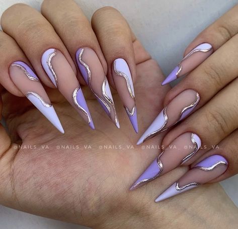 2024 Stiletto Nails, Purple Stilleto Nails Designs, Stiletto Nails Designs Spring, Purple Stilletos Nails, Staleto Nails Long Design, Lavender Stiletto Nails, Stilleto Nails 2024, Purple Nails Stiletto, Purple Stilleto Nails