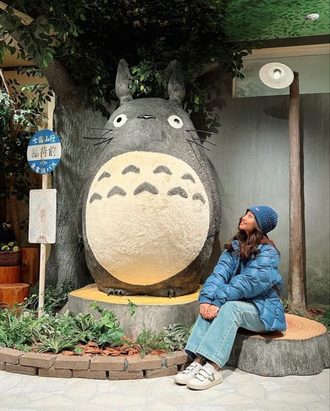 Studio Ghibli Store Ghibli Places, Totoro Lamp, Studio Ghibli Store, Ghibli Park, Japan Ghibli, Ghibli Store, Chibi Totoro, Japan Cafe, Japan Highlights