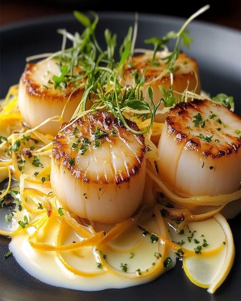 Learn how to make golden scallops with citrus beurre blanc and fennel slaw. A flavorful, easy-to-make gourmet dish perfect for any occasion. French Scallops, Scallop Appetizer, Orange Sauce Recipe, Grilled Pineapple Chicken, Fennel Slaw, Plating Techniques, Scallop Recipes, Im Hungry, Food To Eat