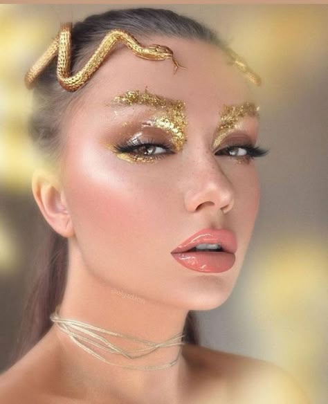 Fantasy Make-up, Halloweenský Makeup, Halloween Make-up Looks, Medusa Costume, Goddess Makeup, Make Up Gold, Mekap Mata, Halloween Makeup Inspiration, Smink Inspiration