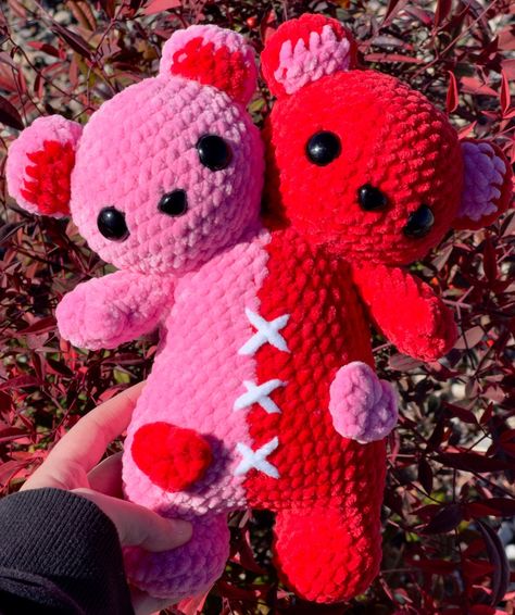 This adorable handmade crocheted two-headed bear is made with love, quality yarn, and quality supplies. It is the perfect gift for partner this valentines day! He stands at about 12 inches tall and 8 inches wide. To care for your two-headed bear, use a spot clean pen! Crochet Patterns Teddy Bear, 2 Headed Teddy Bear, 2 Headed Crochet Plushie, Two Headed Plush, Two Headed Bear Crochet, Crochet Bear Head, Gift For Partner, Crochet Bears, Crochet Stuffies