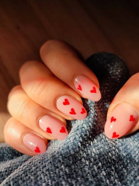 Valentines Nail Simple, Valentines Day Nails Natural, Cute Simple Valentines Nails, Simple December Nails, Valentines Nails Simple, Plaid Nail Designs, Oval Nails Designs, Bday Nails, Color For Nails