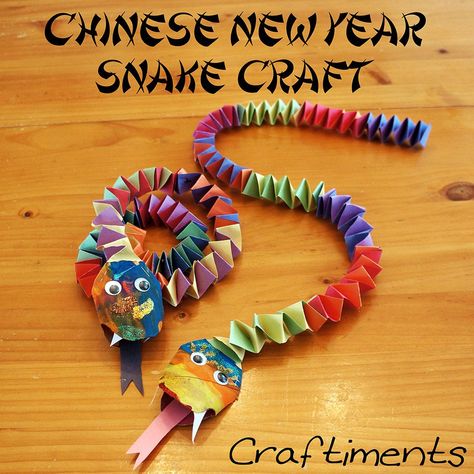 Chinese New Year Snake Craft - Craftiments.com Appetizers Crockpot, News Years Crafts For Kids, Snake Crafts, Chinese New Year Crafts For Kids, Chinese New Year Activities, Asian Crafts, Superbowl Appetizers, Chinese Crafts, Chinese New Year Crafts