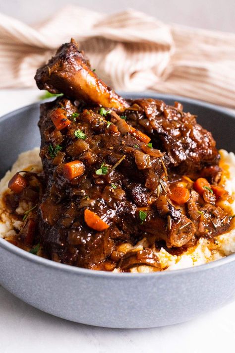 Braised Lamb Shanks Recipe, Lamb Shanks Recipe, Hosting Recipes, Shanks Recipe, Slow Cooked Lamb Shanks, Lamb Shank Recipe, Lamb Stew Recipes, Lamb Leg Recipes, Braised Lamb Shanks