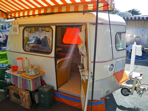 https://flic.kr/p/9MnPoy | 1964 Eriba Puck Caravan | Vingage Trailer Rally, Pismo Beach CA Eriba Puck, Scamp Trailer, Small Caravans, Tiny Camper, Retro Caravan, Vintage Campers Trailers, Small Campers, Vintage Caravans, Vintage Caravan