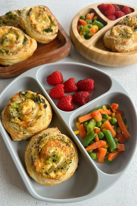 Broccoli And Cheese Pinwheels - Feeding Tiny Bellies Toddler Meals For The Whole Family, Lunch For 13 Month Old, Simple Toddler Lunch Ideas, Toddler Healthy Lunch, One Year Old Lunch, 13 Month Old Food Ideas, Toddler Pinwheels, Baby Lunch Ideas 1 Year, Lunch For Babies