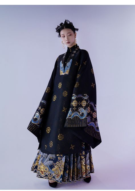 Chinese Ming Dynasty Clothing, Hanfu Ming Dynasty, Horse Face Skirt, Black Hanfu Women, Chinese Royal Clothing, Chinese Style Outfit, Ming Dynasty Clothing For Women, Tang Dynasty Clothing For Women, Chinese Women Fashion