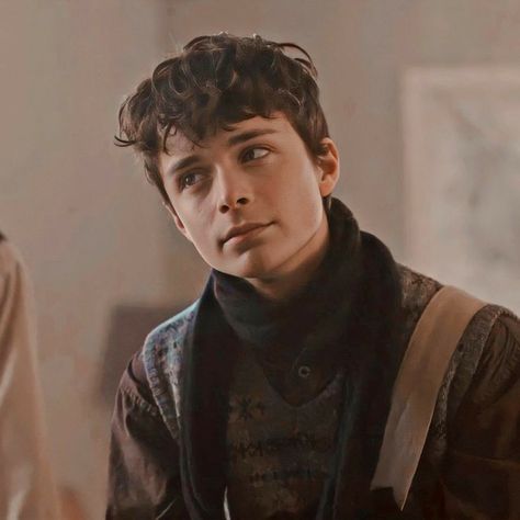 Gilbert Blythe Actor, Lucas Jade Zumann, Gilbert And Anne, Anne White, Gilbert Blythe, Hottest Male Celebrities, Anne Shirley, Anne With An E, Enola Holmes