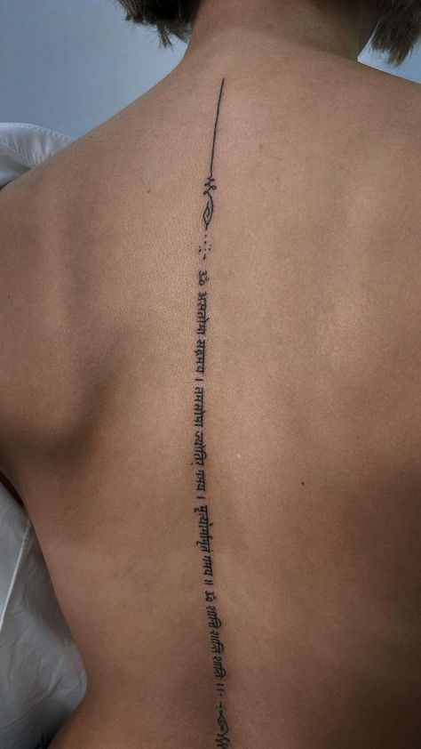 Shanti Tattoo, Arabic Spine Tattoo, Tattoo Mantra, Shanti Mantra, Tattoo Dos, Girl Spine Tattoos, Mantra Tattoo, Shoulder Blade Tattoo, Hidden Tattoos